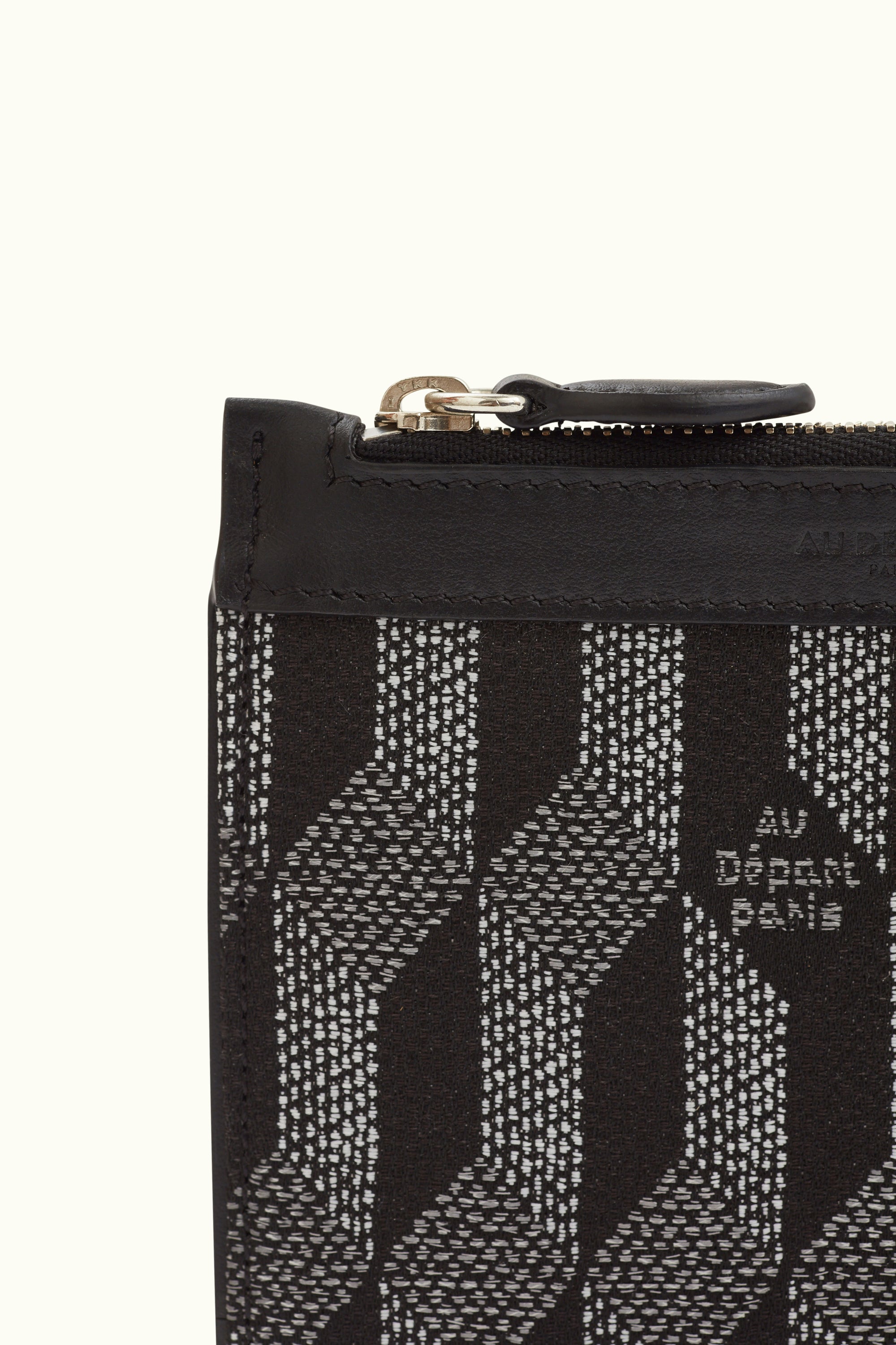 La Pochette S Reflective Jacquard